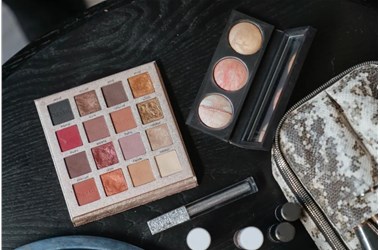 警惕拜“金”主義！含金、鉑粉化妝品需留意